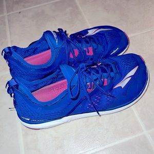 Women’s size 9.5 Altra Kayenta Shoes